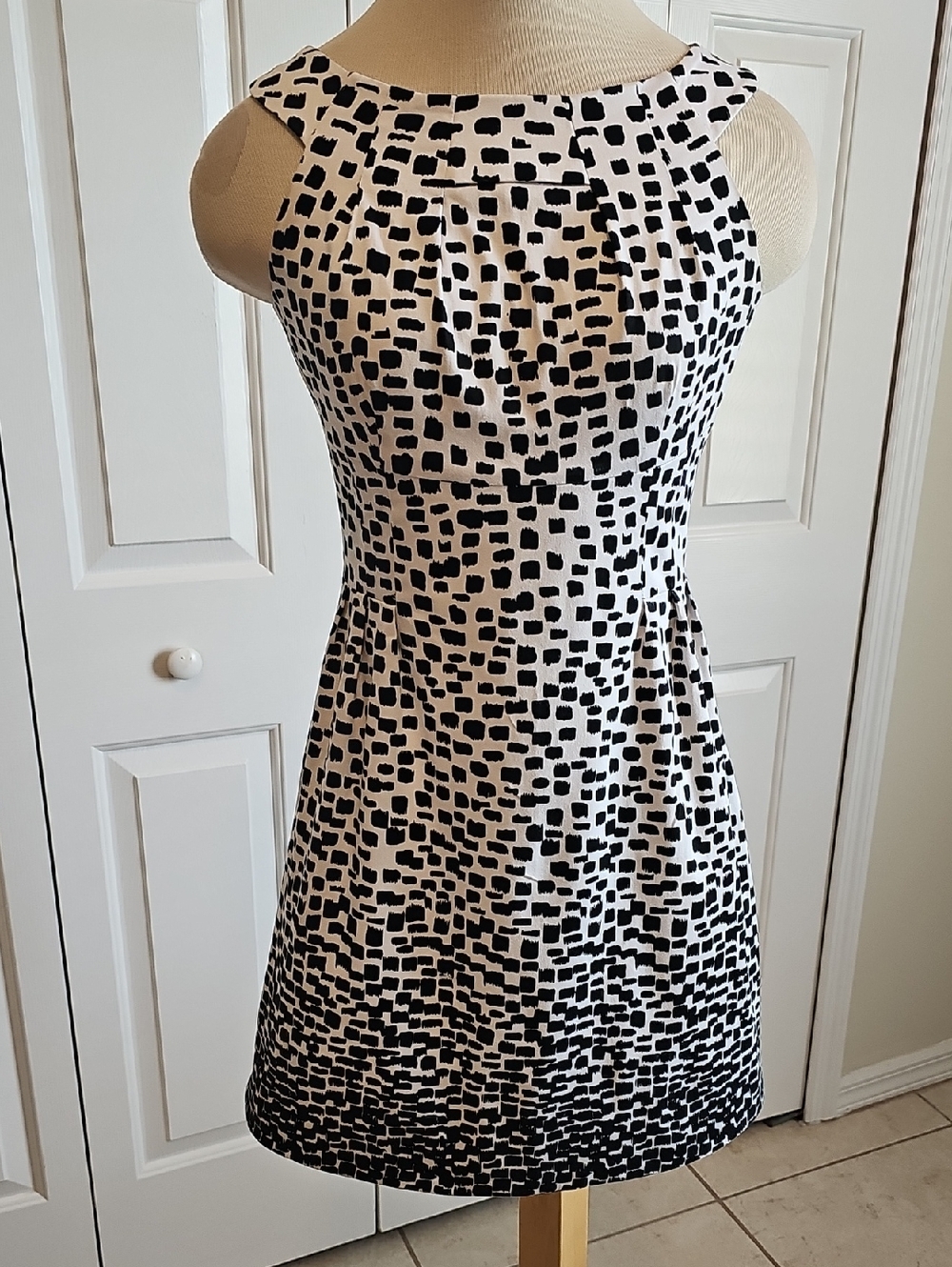 Calvin Klein Black/White Sleeveless Patterned Sheath Dress Timeless Minamalis‎ 2